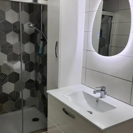 T2 Avec Parking Prive Apartment *